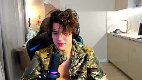 travisrivas online show from December 2025 02:43:02 AM