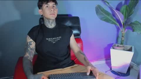 TRAV - INDEPENDENT MODEL online show from February 2025 01:46:02 AM