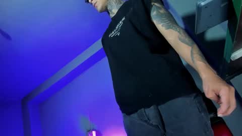 TRAV - INDEPENDENT MODEL online show from September 2025 03:52:01 AM