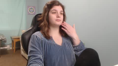 TreeJeanne online show from February 2025 07:49:01 PM