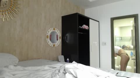 Snapshot of treezyny chatting on December 2024 02:42:02 AM Sarah And Jon online show from December 2024 02:42:02 AM