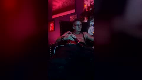 Snapshot of trent_pounder chatting on July 2026 05:46:01 AM Trent Pounder online show from July 2026 05:46:01 AM