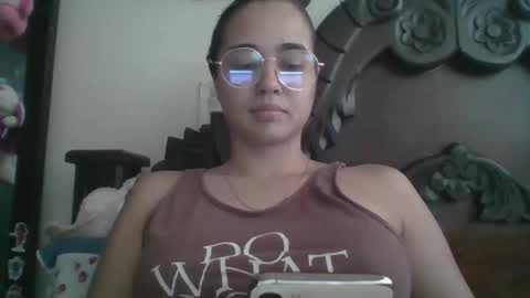 Snapshot of triana_bell chatting on November 2025 04:18:02 PM triana_bell online show from November 2025 04:18:02 PM
