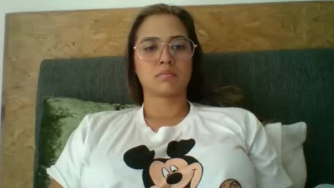 Snapshot of triana_bell chatting on December 2025 03:28:02 PM triana_bell online show from December 2025 03:28:02 PM