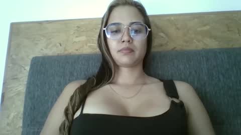 Snapshot of triana_bell chatting on December 2025 04:34:01 PM triana_bell online show from December 2025 04:34:01 PM