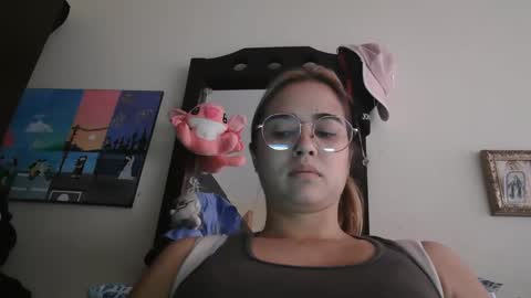 Snapshot of triana_bell chatting on February 2026 06:04:01 PM triana_bell online show from February 2026 06:04:01 PM