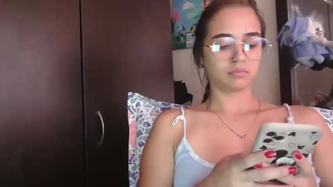 Snapshot of triana_bell chatting on April 2026 03:53:02 PM triana_bell online show from April 2026 03:53:02 PM