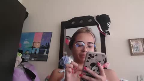 Snapshot of triana_bell chatting on April 2026 04:15:01 PM triana_bell online show from April 2026 04:15:01 PM