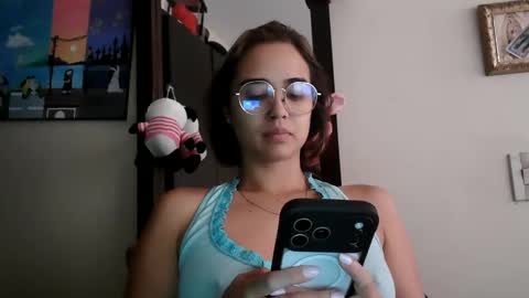 triana_bell online show from June 2026 04:00:02 PM