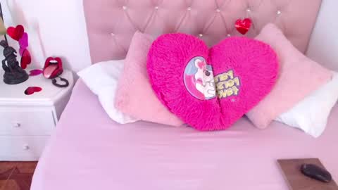 Snapshot of triana_crimson chatting on February 2025 09:14:01 PM triana_crimson online show from February 2025 09:14:01 PM