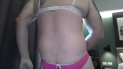Snapshot of triciawu22 chatting on April 2026 09:53:01 AM triciawu22 online show from April 2026 09:53:01 AM