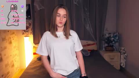 Snapshot of trinahillier chatting on November 2025 07:03:01 PM Bubbles online show from November 2025 07:03:01 PM