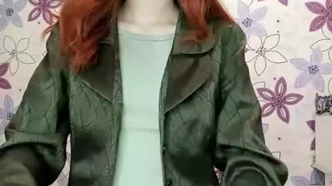 Snapshot of trinhposter chatting on December 2025 07:25:02 AM Cate online show from December 2025 07:25:02 AM