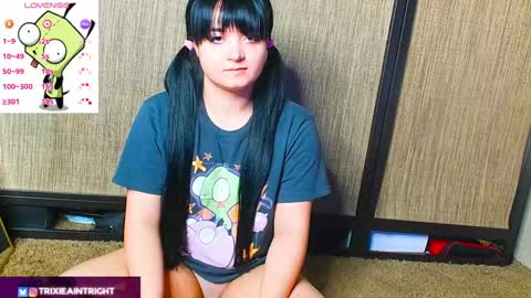 Snapshot of trixiedoescamcam chatting on October 2025 11:24:02 PM trixiedoescamcam online show from October 2025 11:24:02 PM