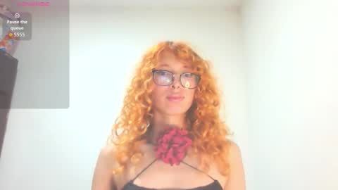 Snapshot of trixy_roses chatting on September 2025 06:29:02 AM Trixy Rose online show from September 2025 06:29:02 AM