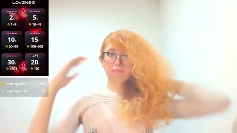 Snapshot of trixy_roses chatting on December 2025 06:26:01 PM Trixy Rose online show from December 2025 06:26:01 PM