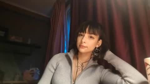 Snapshot of trudymersereau chatting on December 2025 01:19:01 PM Poly online show from December 2025 01:19:01 PM