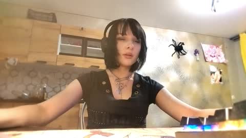 Snapshot of trudymersereau chatting on January 2026 02:30:02 PM Poly online show from January 2026 02:30:02 PM