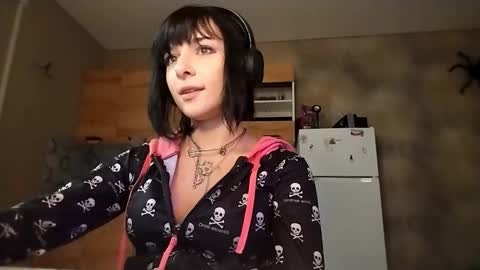 Snapshot of trudymersereau chatting on January 2026 12:30:01 PM Poly online show from January 2026 12:30:01 PM