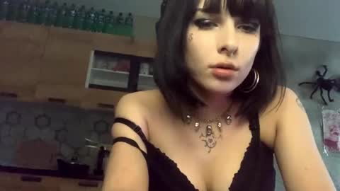 Snapshot of trudymersereau chatting on February 2026 01:53:02 PM Poly online show from February 2026 01:53:02 PM