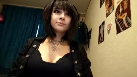 Snapshot of trudymersereau chatting on February 2026 03:00:01 PM Poly online show from February 2026 03:00:01 PM