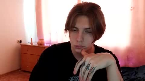 Snapshot of trypophob1a chatting on February 2025 04:37:01 AM Emilum online show from February 2025 04:37:01 AM