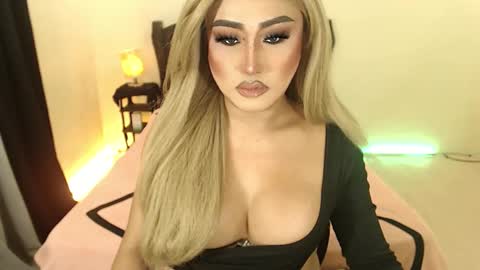 Snapshot of tshugescock chatting on February 2025 08:22:01 PM SEDUCTIVEmistresCUMS online show from February 2025 08:22:01 PM