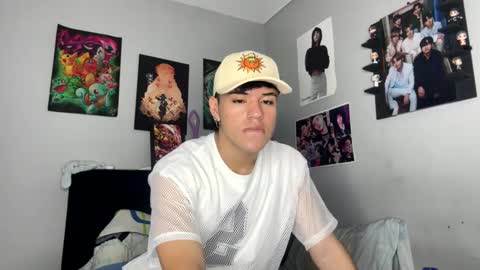 tuenkim_ online show from December 2024 05:06:01 AM