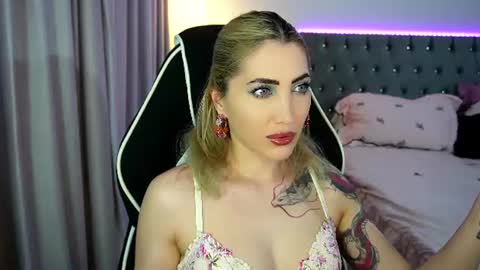 Snapshot of tweety_twist chatting on June 2026 08:15:01 PM MayCarrey online show from June 2026 08:15:01 PM