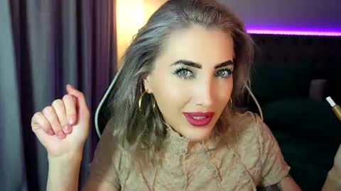 Snapshot of tweety_twist chatting on July 2026 09:28:02 PM MayCarrey online show from July 2026 09:28:02 PM