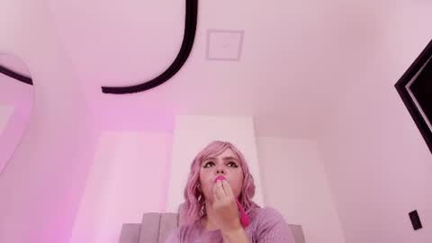 Twiggy online show from July 2026 03:00:02 AM