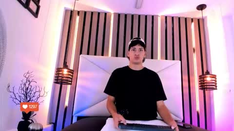 Snapshot of twink_bunny chatting on November 2025 12:14:02 PM samu online show from November 2025 12:14:02 PM