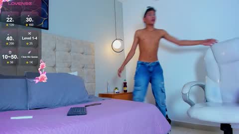 Snapshot of twink_royale18 chatting on February 2026 06:45:01 PM Alan y Damian online show from February 2026 06:45:01 PM