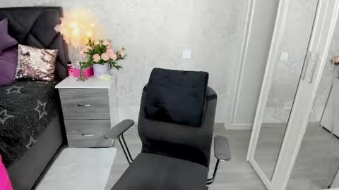 twinklingstar_ online show from May 2026 05:13:01 AM