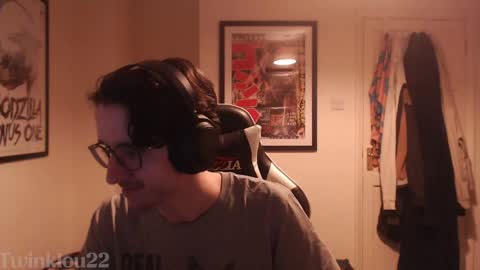 Snapshot of twinklou22 chatting on April 2026 10:15:01 PM Lou online show from April 2026 10:15:01 PM