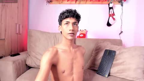 twinksboys_23 online show from November 2025 02:43:02 PM