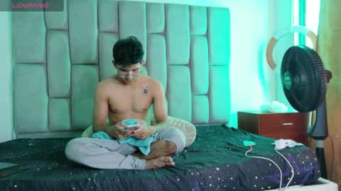 twinksecrets_ online show from May 2026 04:04:02 PM