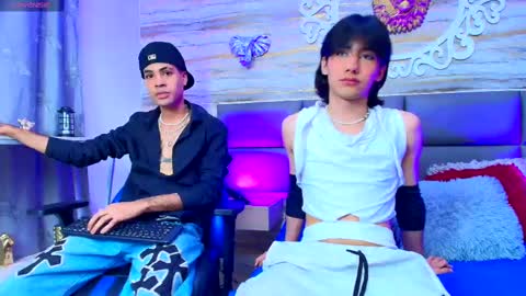 Snapshot of twinslovers_ chatting on September 2025 07:47:01 PM twinslovers_ online show from September 2025 07:47:01 PM