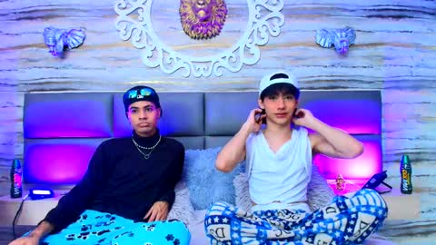 Snapshot of twinslovers_ chatting on September 2025 07:59:01 PM twinslovers_ online show from September 2025 07:59:01 PM