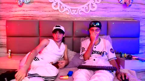 Snapshot of twinslovers_ chatting on September 2025 08:14:01 PM twinslovers_ online show from September 2025 08:14:01 PM