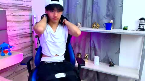 Snapshot of twinslovers_ chatting on October 2025 10:10:01 PM twinslovers_ online show from October 2025 10:10:01 PM