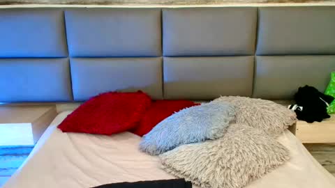 Snapshot of twinslovers_ chatting on November 2025 01:19:02 AM twinslovers_ online show from November 2025 01:19:02 AM