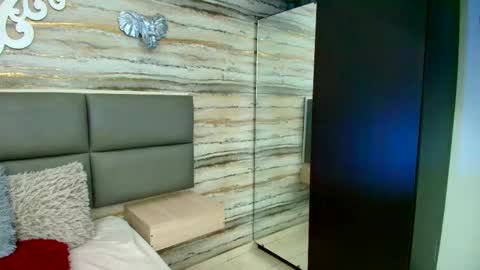 Snapshot of twinslovers_ chatting on November 2025 10:21:02 PM twinslovers_ online show from November 2025 10:21:02 PM