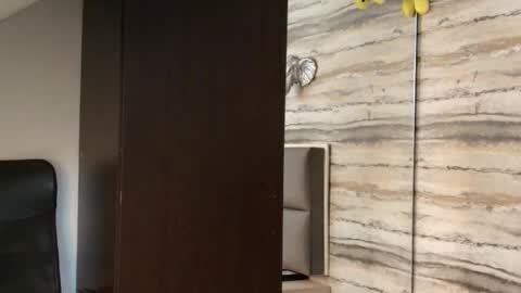 Snapshot of twinslovers_ chatting on January 2026 01:08:02 AM twinslovers_ online show from January 2026 01:08:02 AM