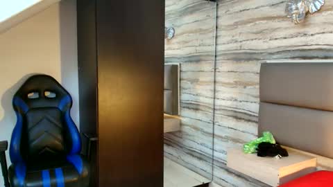 Snapshot of twinslovers_ chatting on January 2026 03:32:01 AM twinslovers_ online show from January 2026 03:32:01 AM