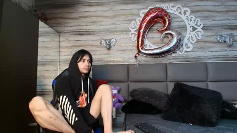 Snapshot of twinslovers_ chatting on February 2026 03:07:01 AM twinslovers_ online show from February 2026 03:07:01 AM