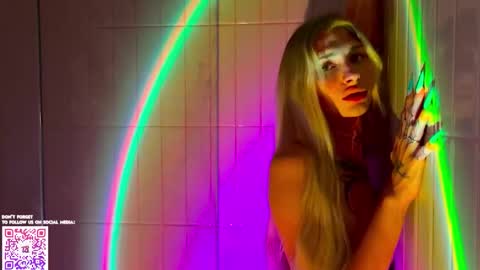 Snapshot of twl8vibe chatting on February 2026 04:22:01 PM Molly and Nick online show from February 2026 04:22:01 PM