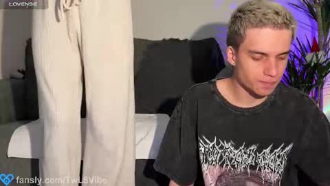 Snapshot of twl8vibe chatting on February 2026 04:04:01 PM Molly and Nick online show from February 2026 04:04:01 PM