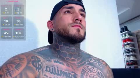 Snapshot of twonaugthy77 chatting on November 2025 02:39:02 AM Angel online show from November 2025 02:39:02 AM