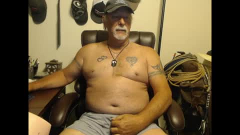 Snapshot of txlobo60 chatting on April 2026 02:05:01 PM txlobo60 online show from April 2026 02:05:01 PM
